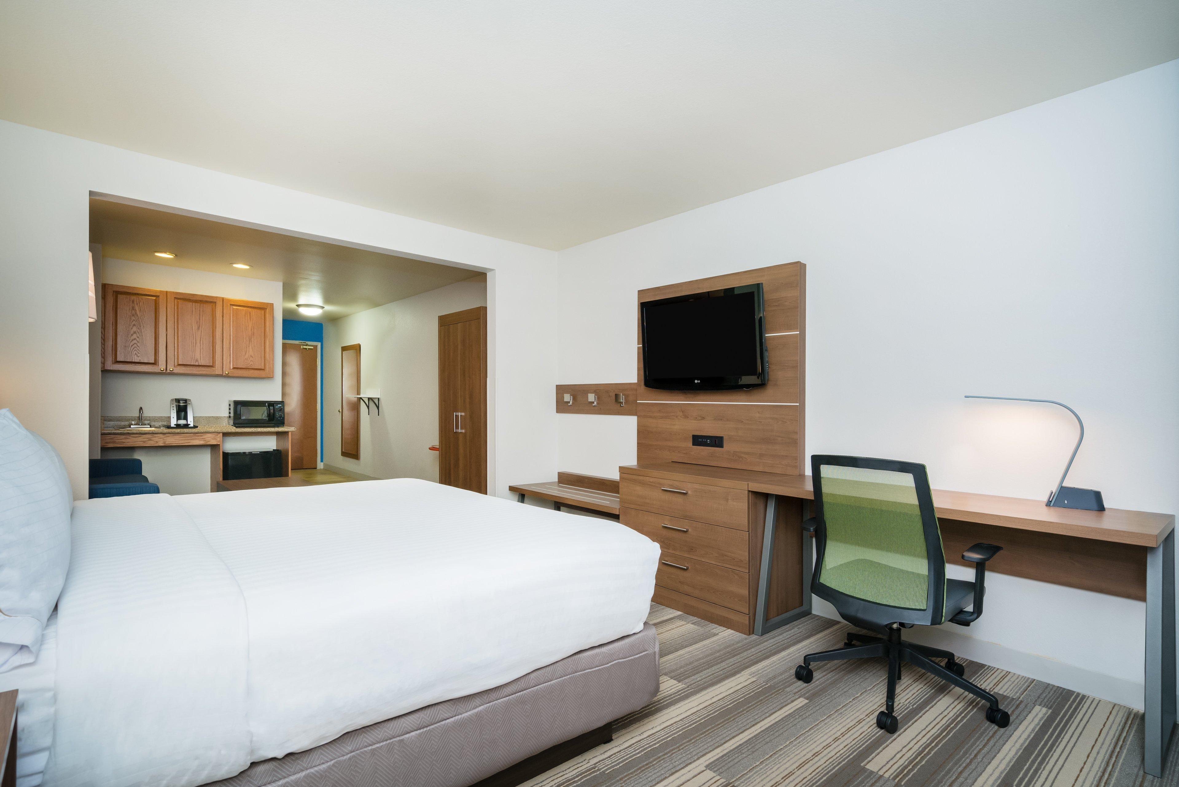 Holiday Inn Express & Suites Rocky Mount Smith Mountain Lake By Ihg Exterior photo