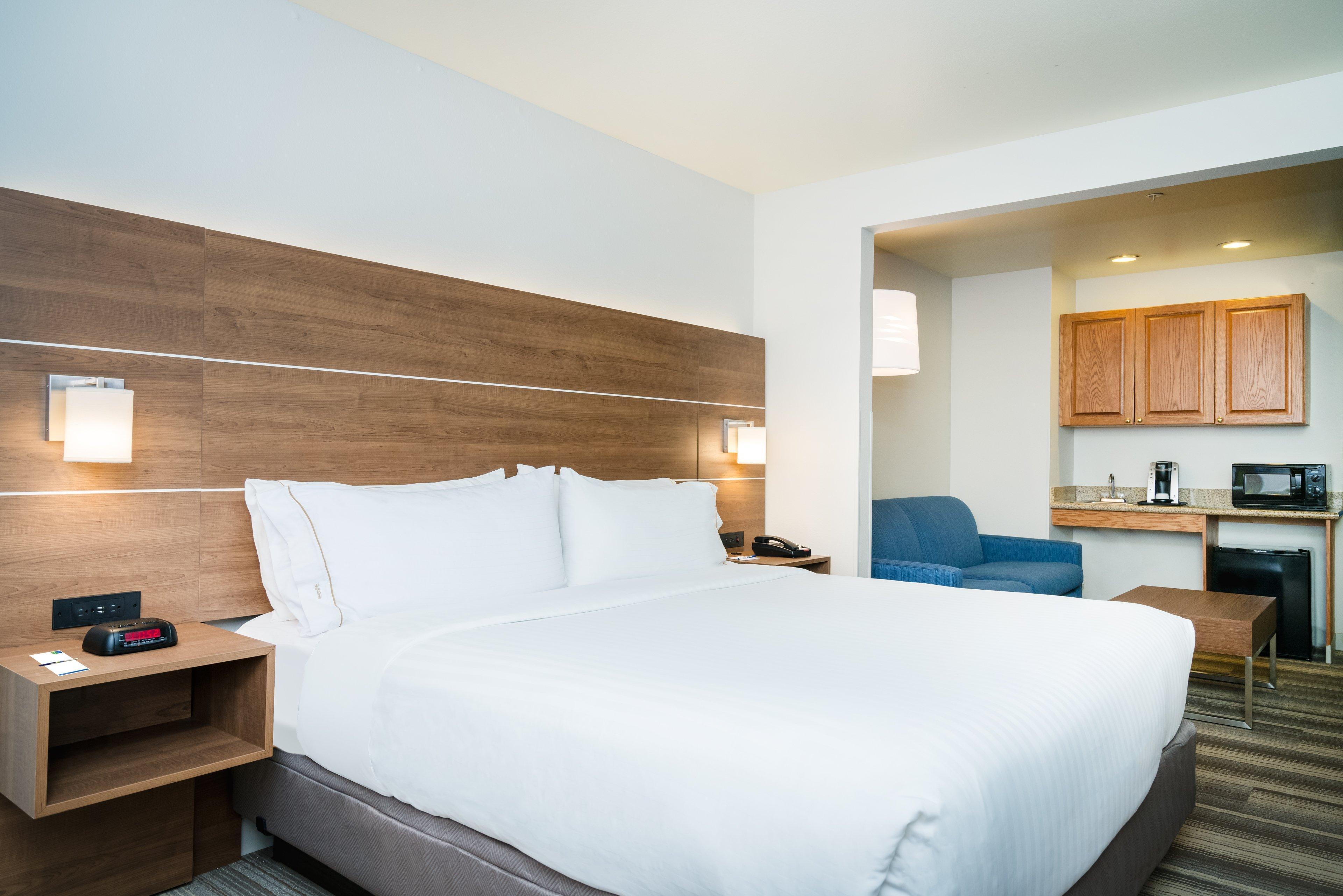 Holiday Inn Express & Suites Rocky Mount Smith Mountain Lake By Ihg Exterior photo