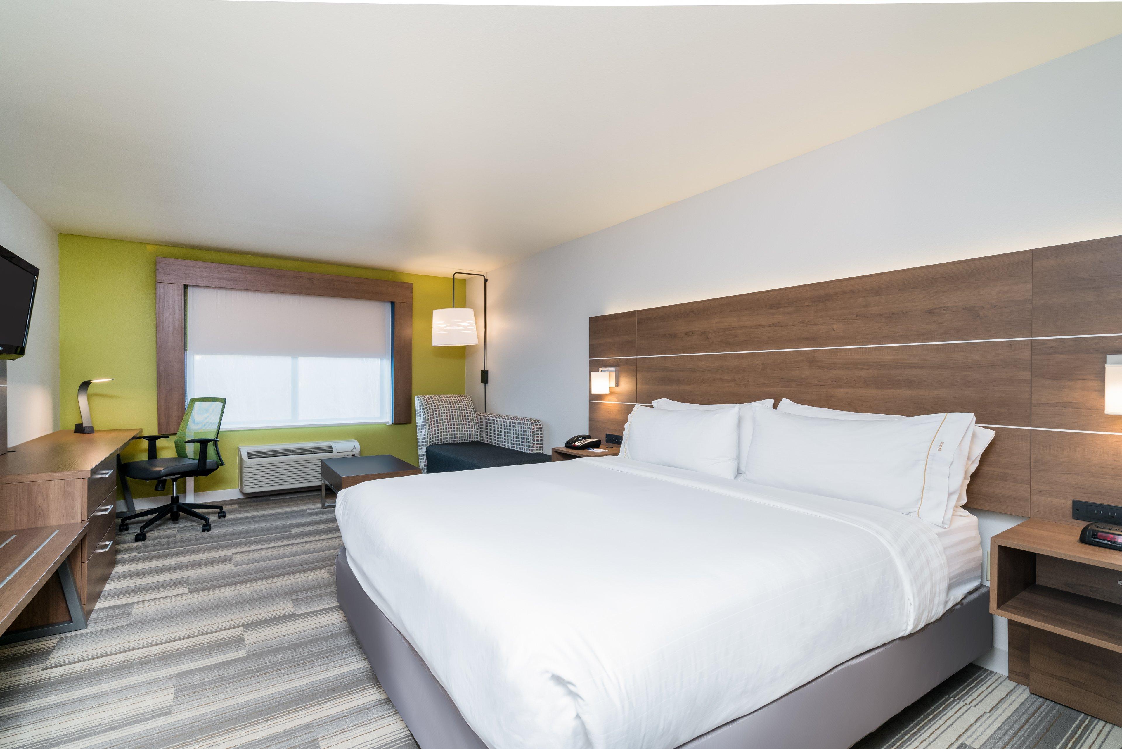 Holiday Inn Express & Suites Rocky Mount Smith Mountain Lake By Ihg Exterior photo