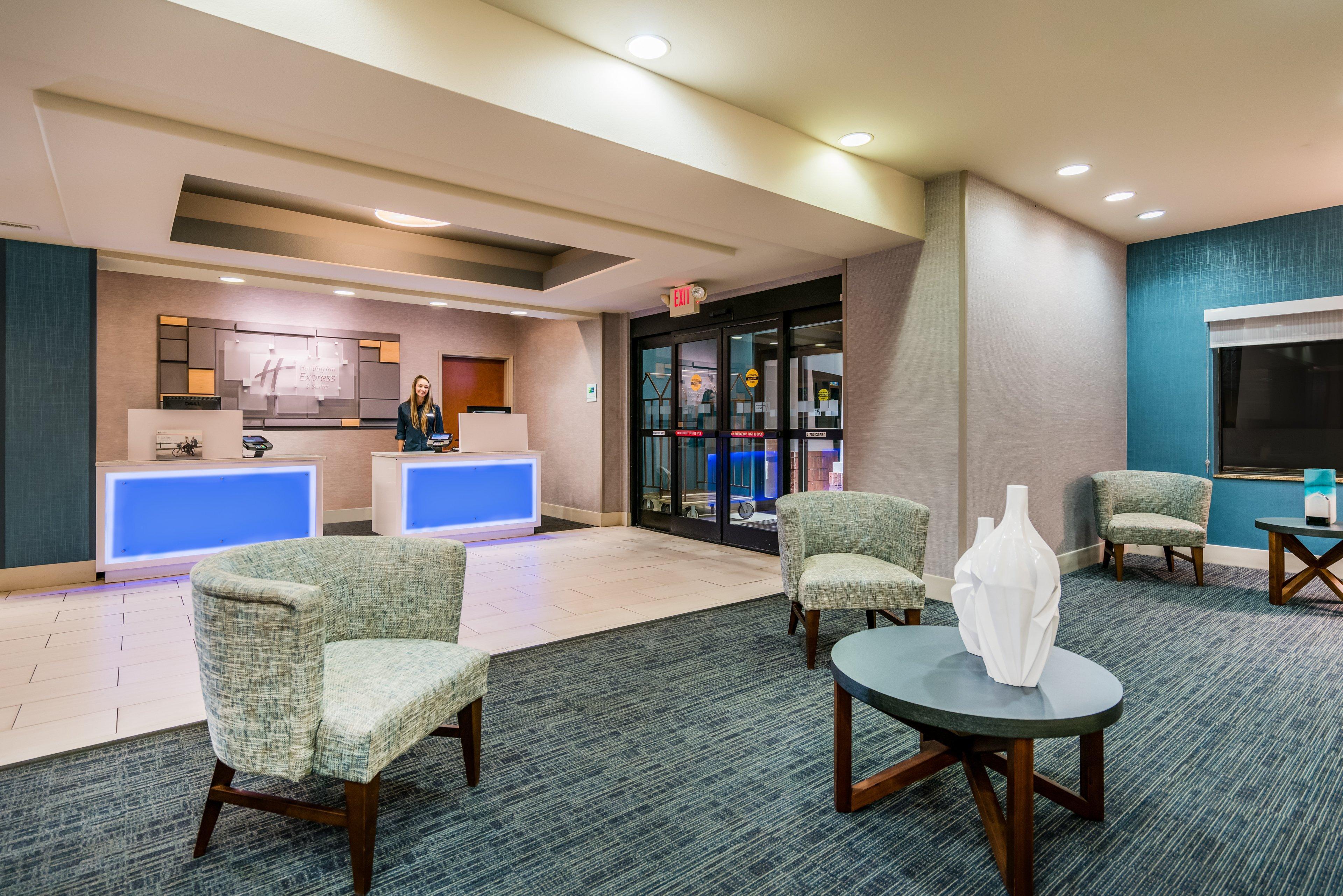 Holiday Inn Express & Suites Rocky Mount Smith Mountain Lake By Ihg Exterior photo