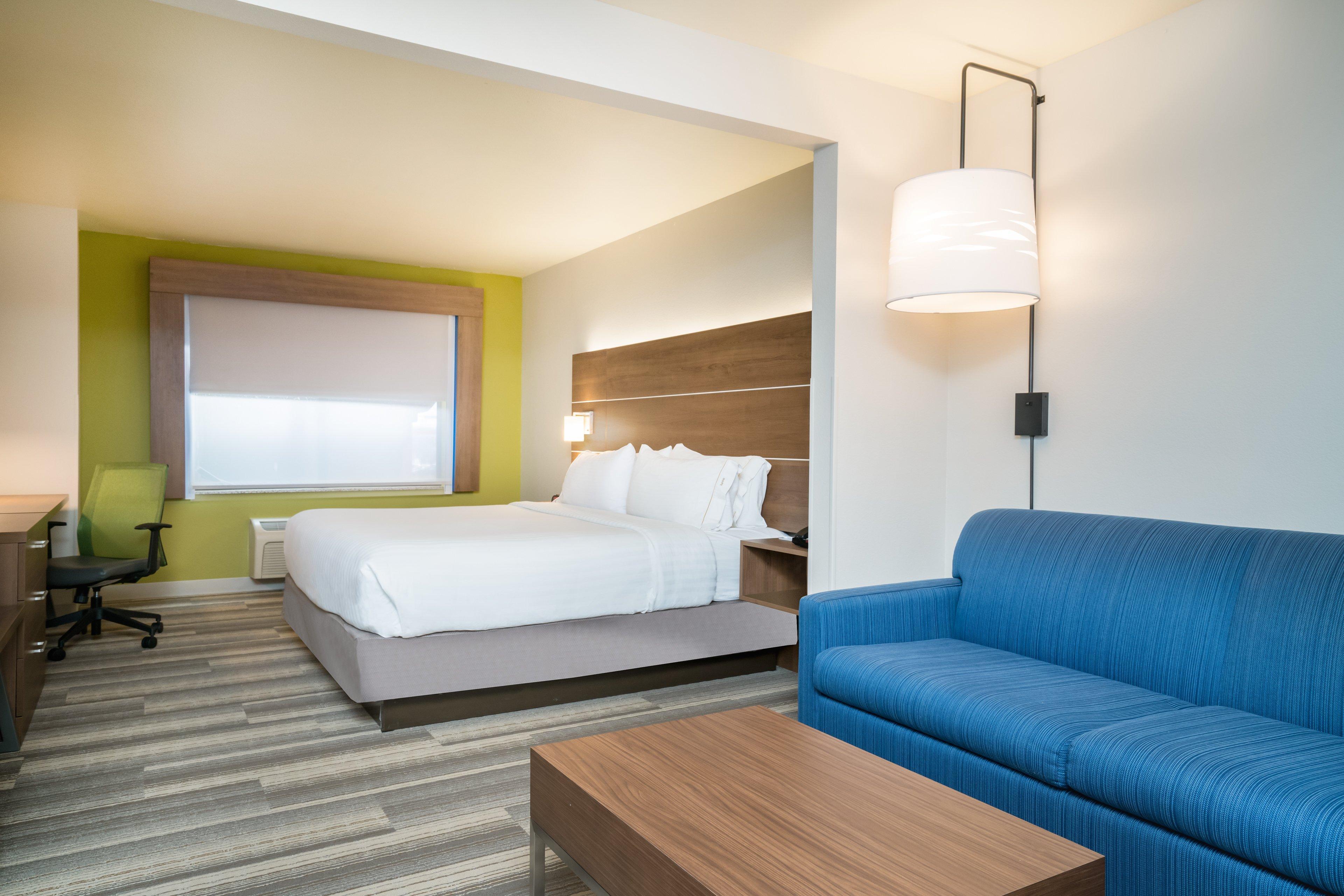 Holiday Inn Express & Suites Rocky Mount Smith Mountain Lake By Ihg Exterior photo