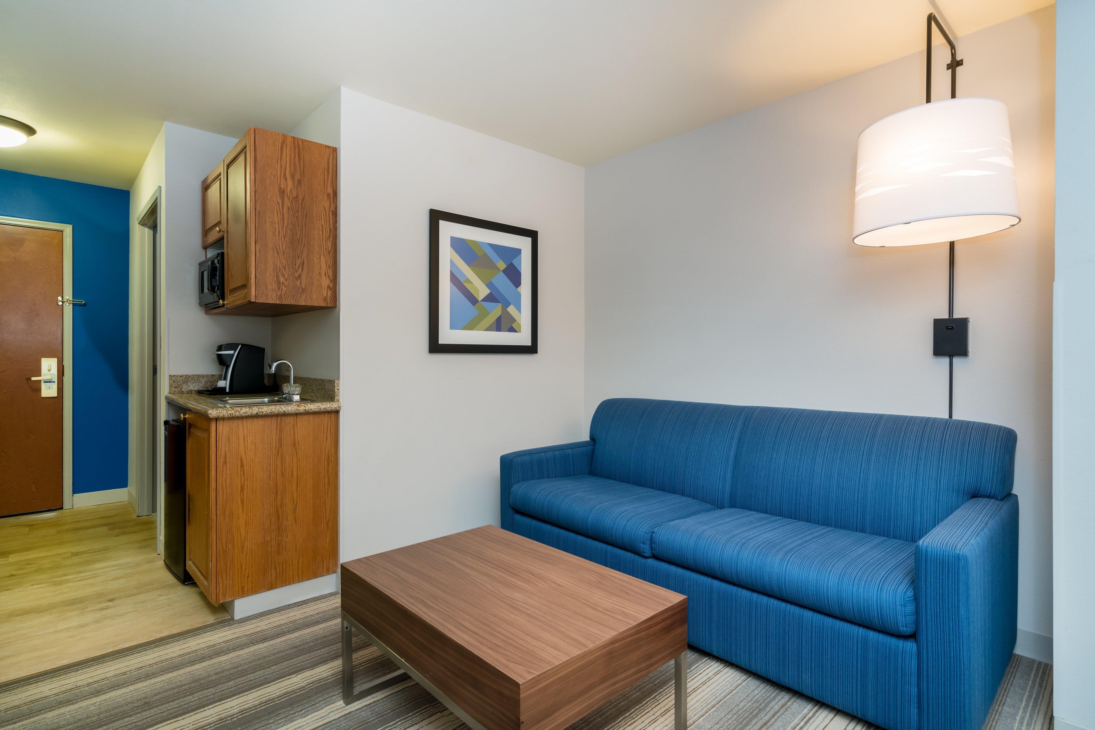 Holiday Inn Express & Suites Rocky Mount Smith Mountain Lake By Ihg Exterior photo