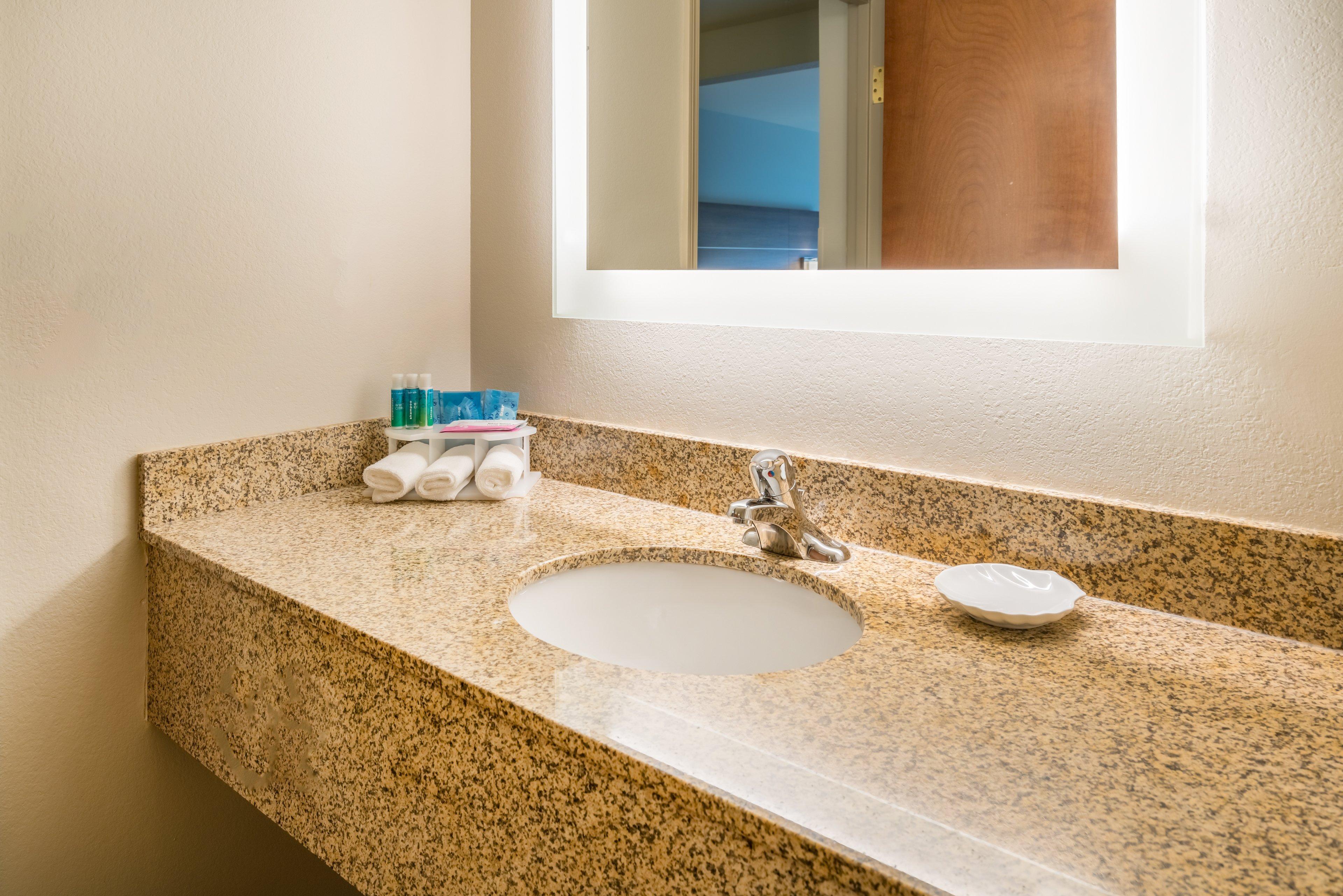 Holiday Inn Express & Suites Rocky Mount Smith Mountain Lake By Ihg Exterior photo