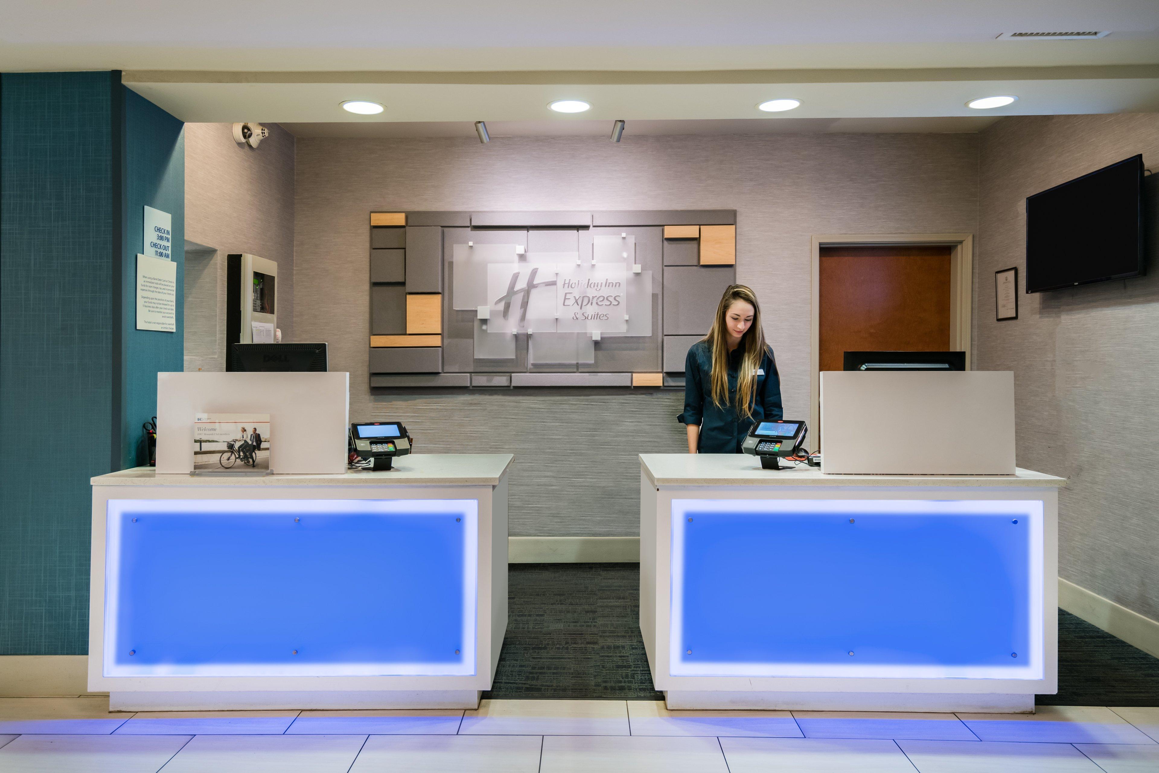 Holiday Inn Express & Suites Rocky Mount Smith Mountain Lake By Ihg Exterior photo