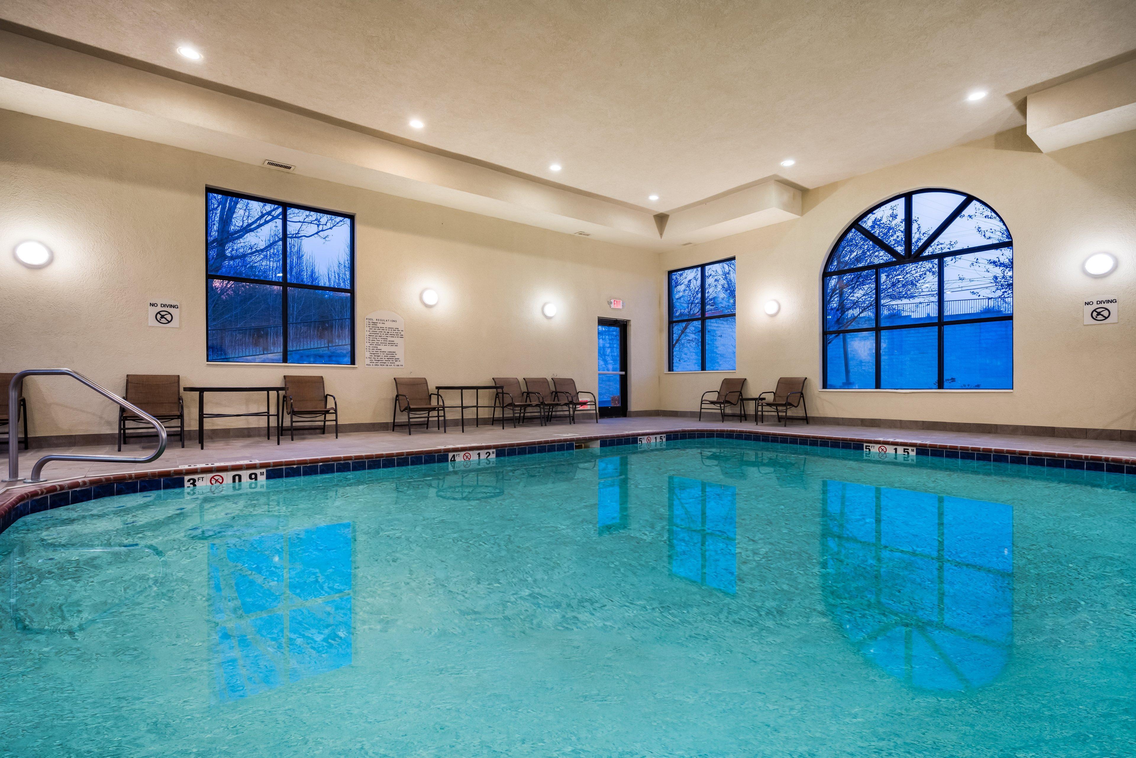 Holiday Inn Express & Suites Rocky Mount Smith Mountain Lake By Ihg Exterior photo