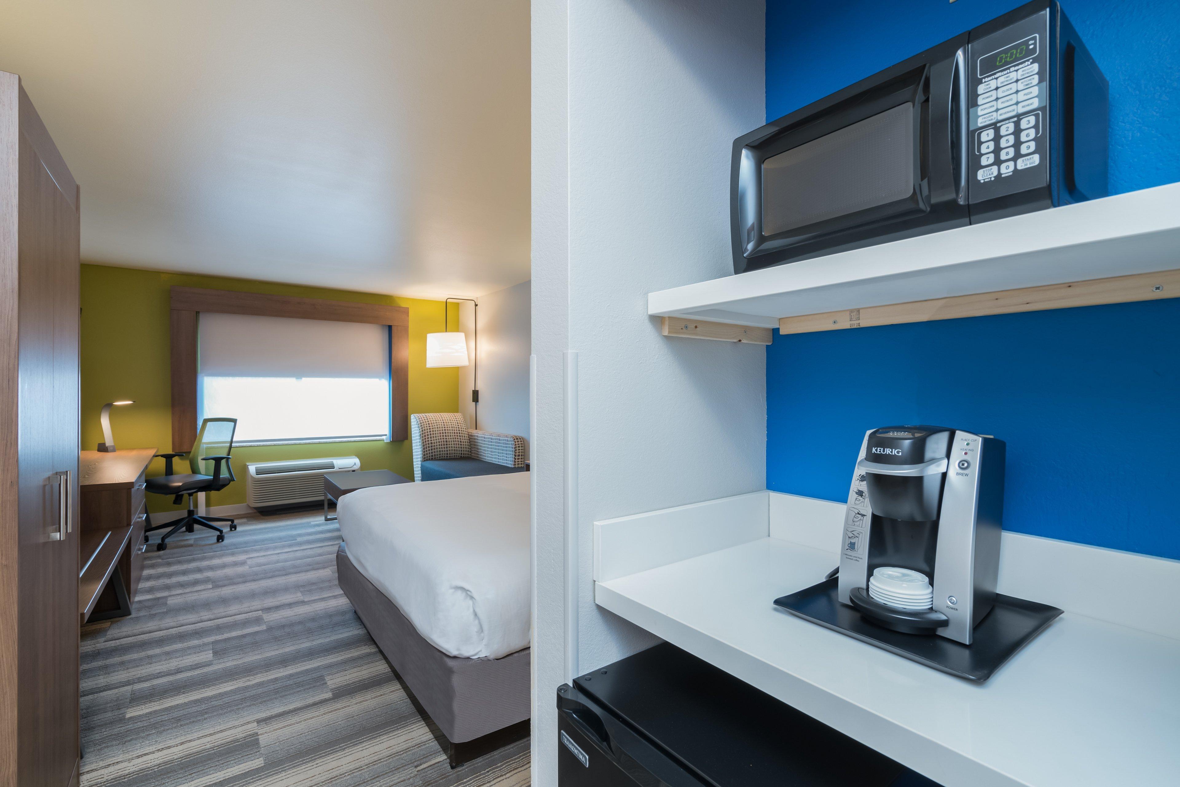 Holiday Inn Express & Suites Rocky Mount Smith Mountain Lake By Ihg Exterior photo