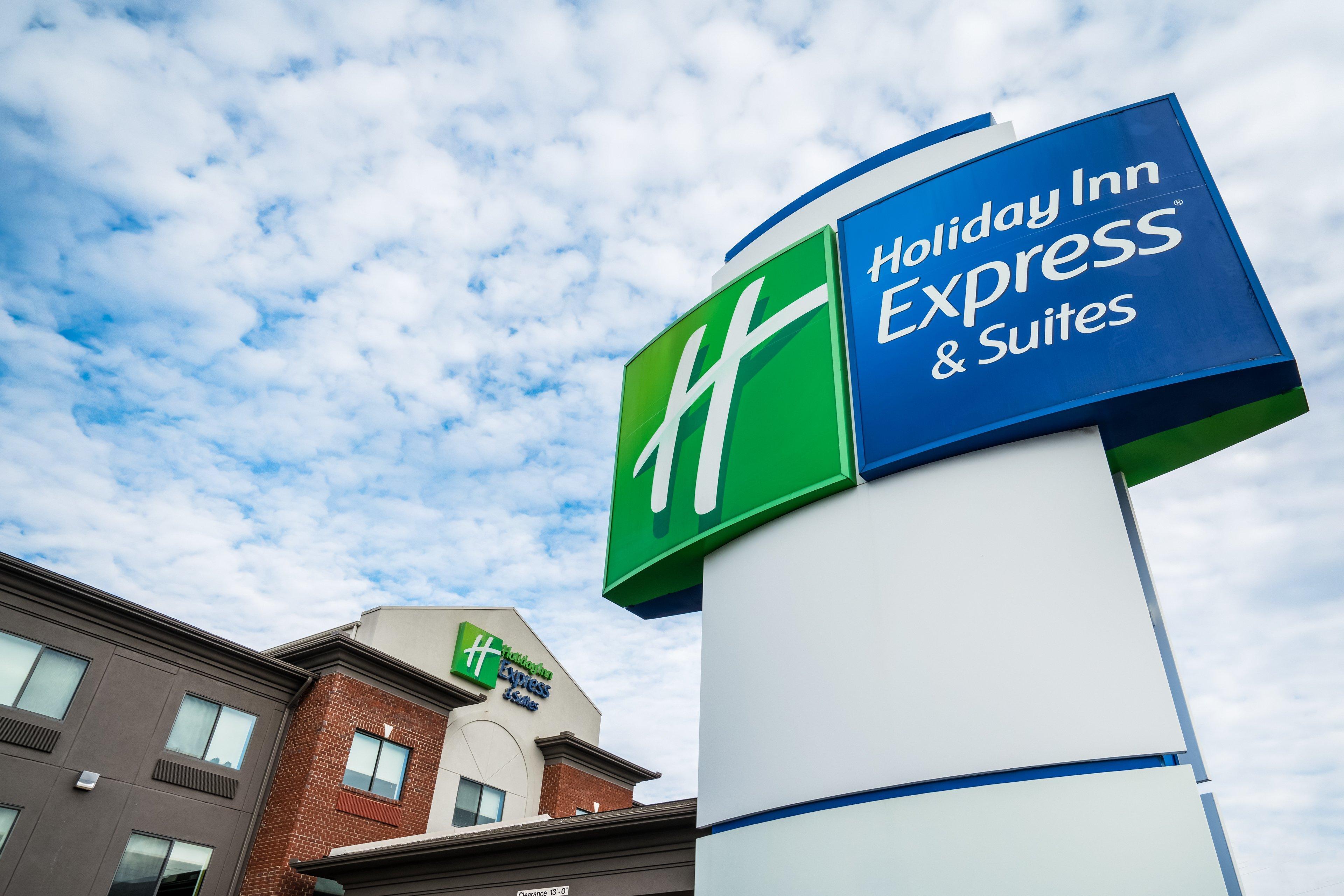 Holiday Inn Express & Suites Rocky Mount Smith Mountain Lake By Ihg Exterior photo