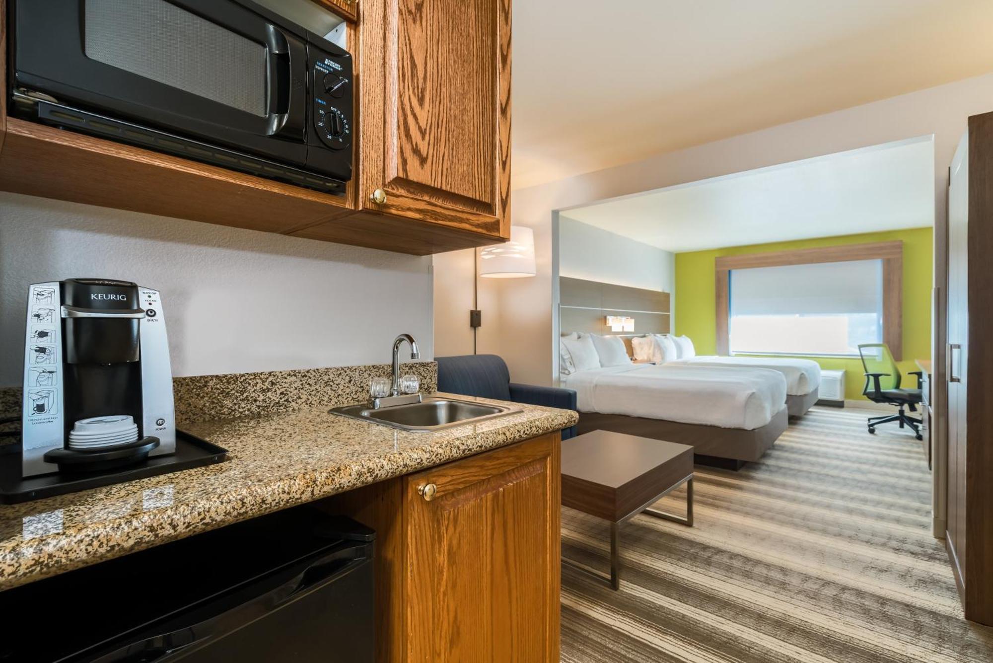 Holiday Inn Express & Suites Rocky Mount Smith Mountain Lake By Ihg Exterior photo