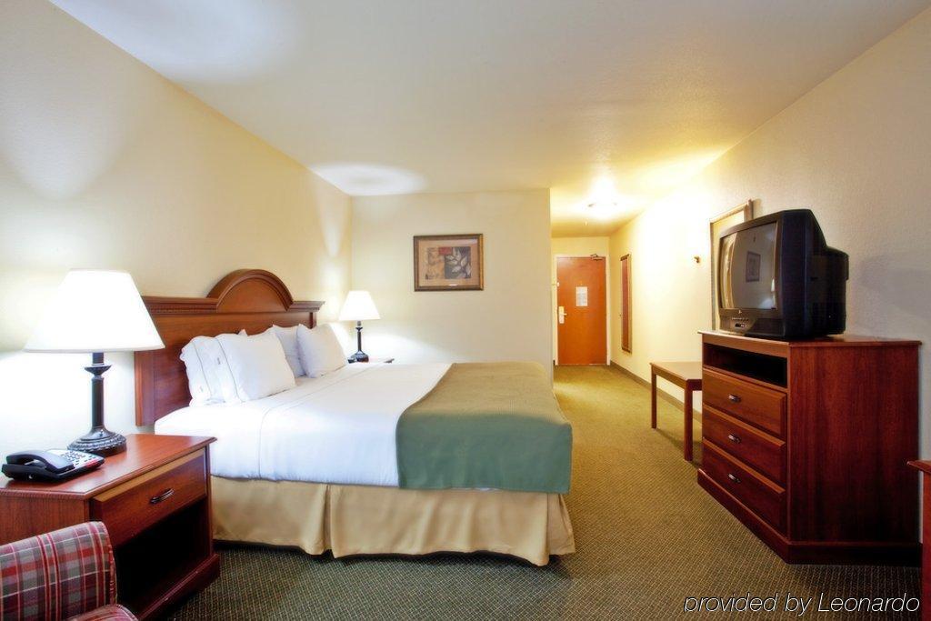 Holiday Inn Express & Suites Rocky Mount Smith Mountain Lake By Ihg Exterior photo