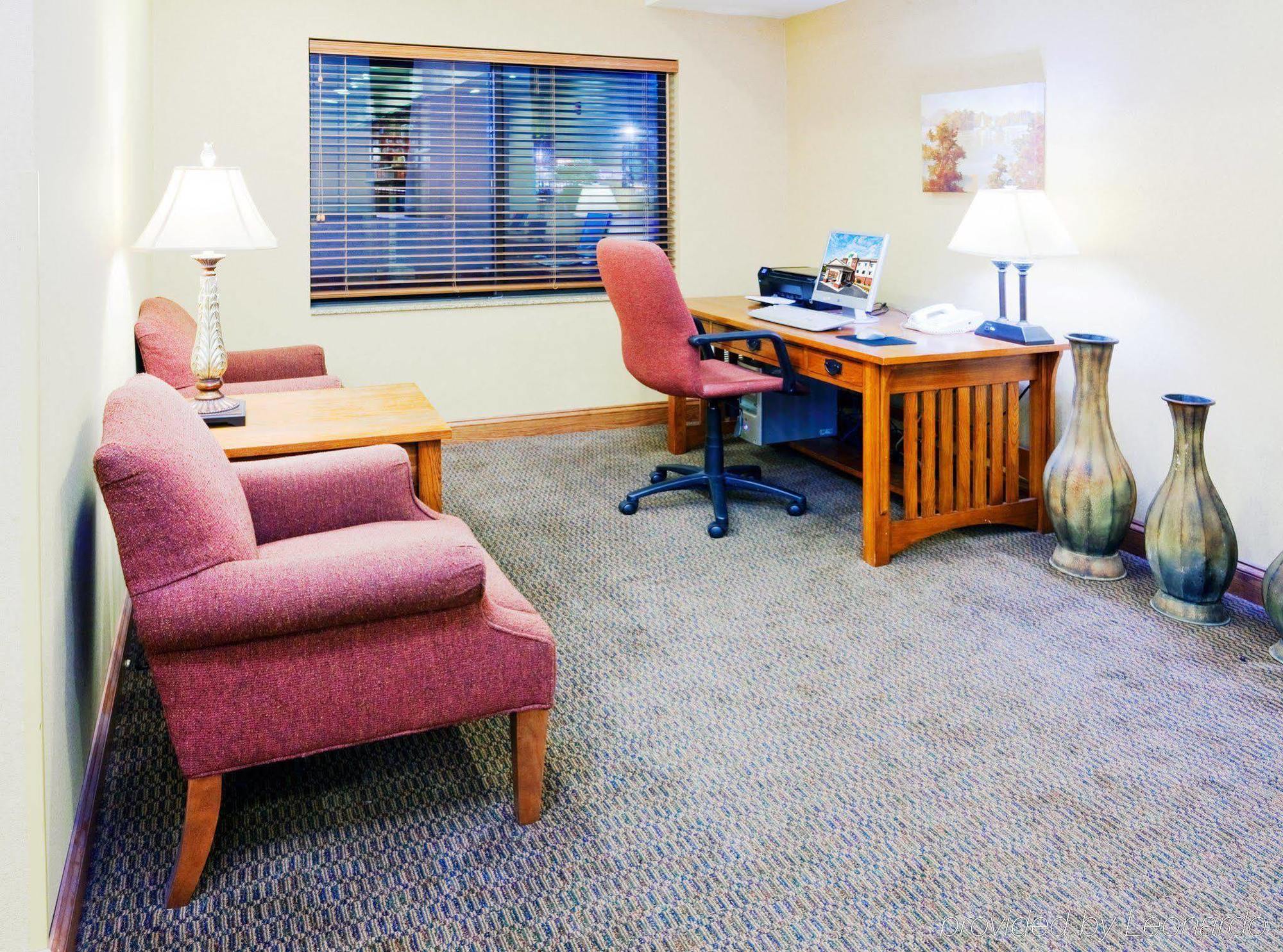 Holiday Inn Express & Suites Rocky Mount Smith Mountain Lake By Ihg Room photo